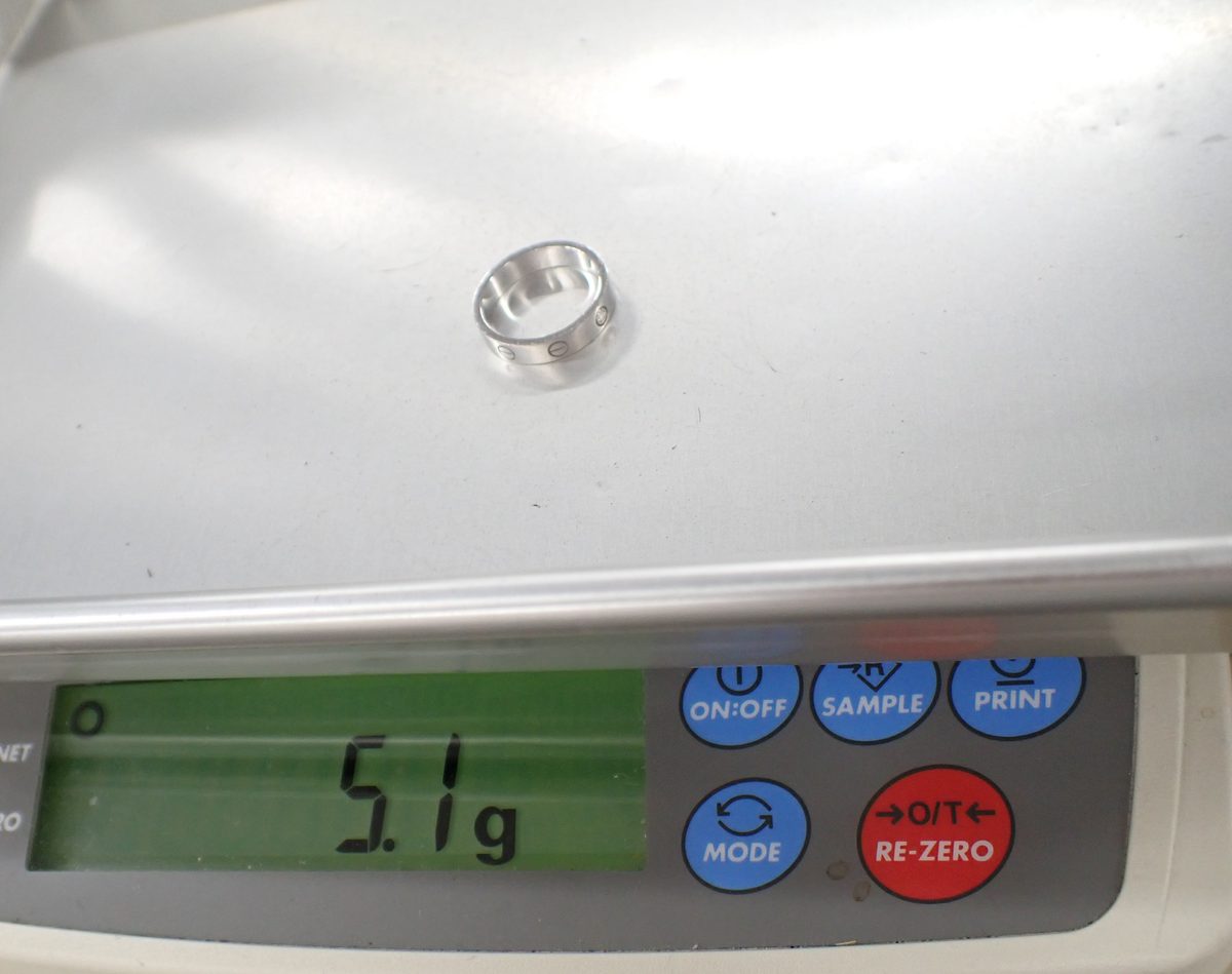 査定では0.1g単位で重量を計測する
